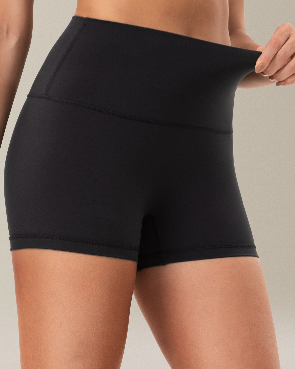 8063 yunoga no front seam high‑waisted biker shorts black