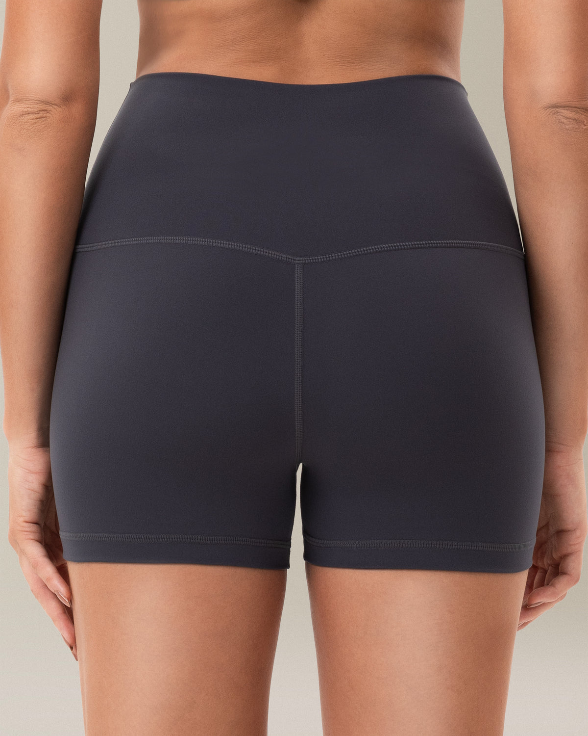 8063 Yunoga No Front Seam High‑Waisted Biker Shorts Charcoal Grey