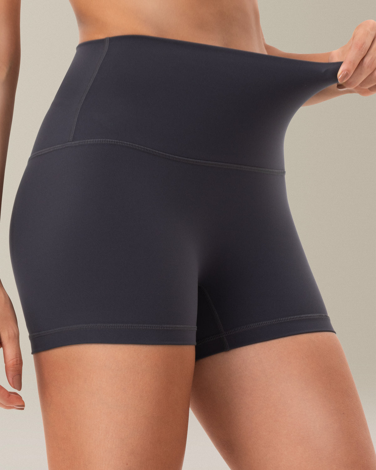 8063 Yunoga No Front Seam High‑Waisted Biker Shorts Charcoal Grey
