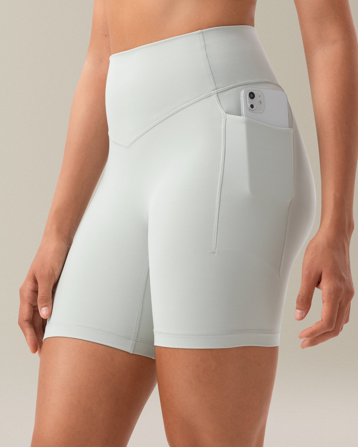HugMotion 6'' No Front Seam Biker Shorts with Pockets